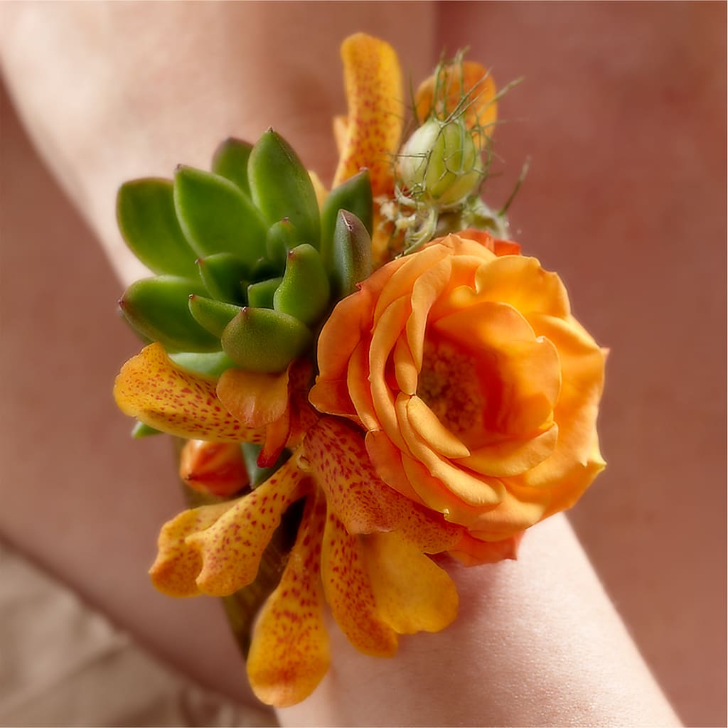 Irresistible Love Wrist Corsage – East End Flowers And Gifts Inc, Hensley AR