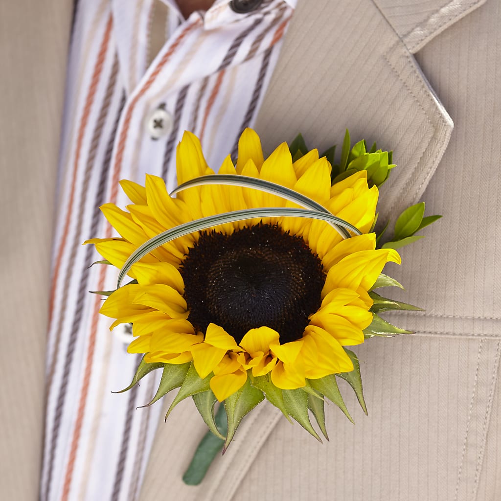 Free Spirit Boutonniere – East End Flowers And Gifts Inc, Hensley AR