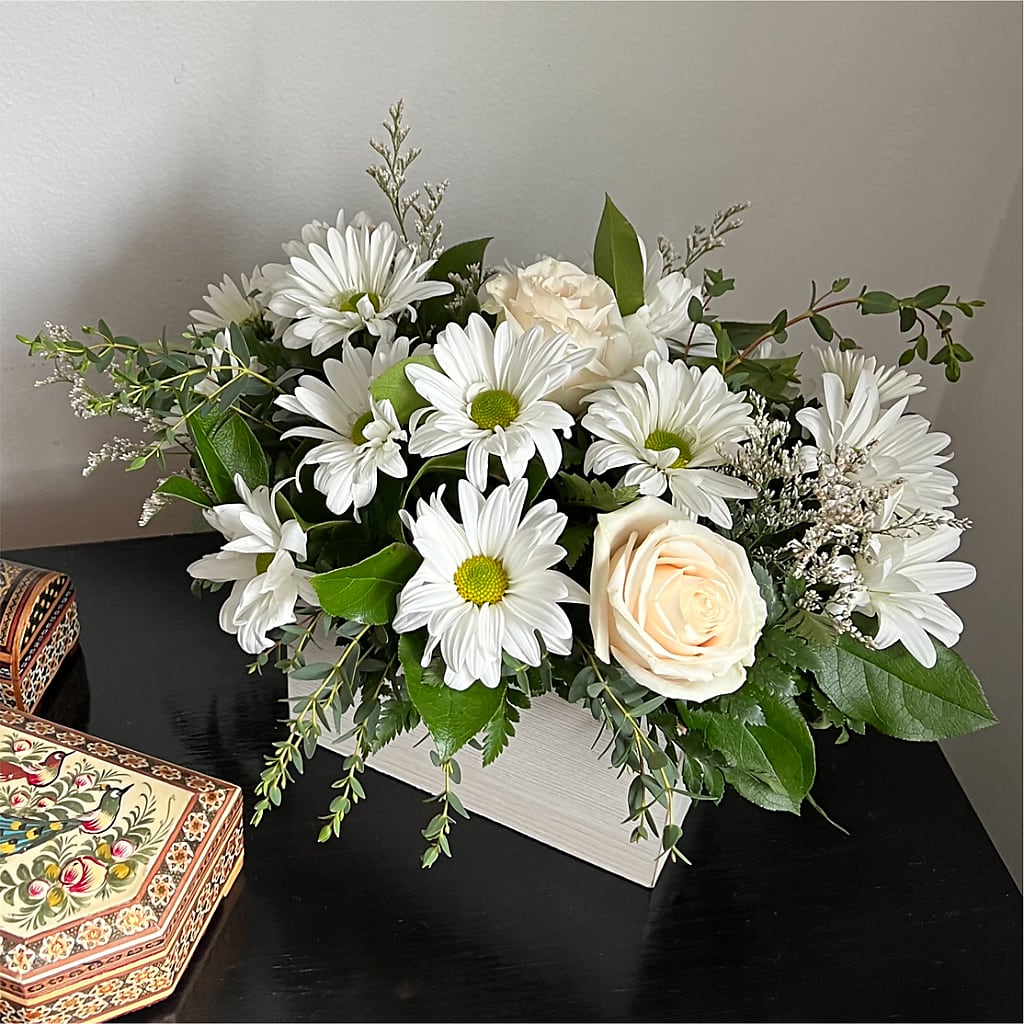 Fresh Linen Box Bouquet –  East End Flowers And Gifts Inc, Hensley AR
