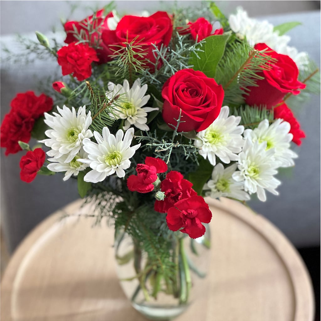 Seasonal Magic Bouquet –  East End Flowers And Gifts Inc, Hensley AR