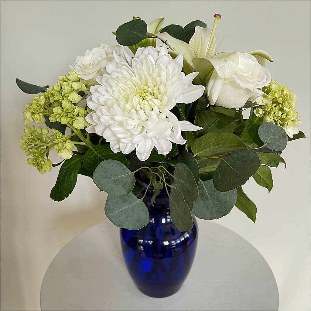 Snowy Dreams Bouquet –  East End Flowers And Gifts Inc, Hensley AR