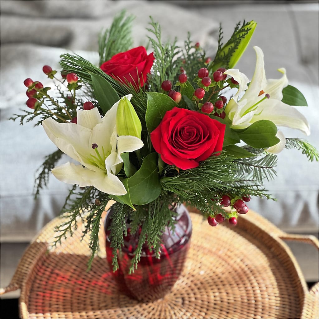 Evergreen Delight Bouquet –  East End Flowers And Gifts Inc, Hensley AR